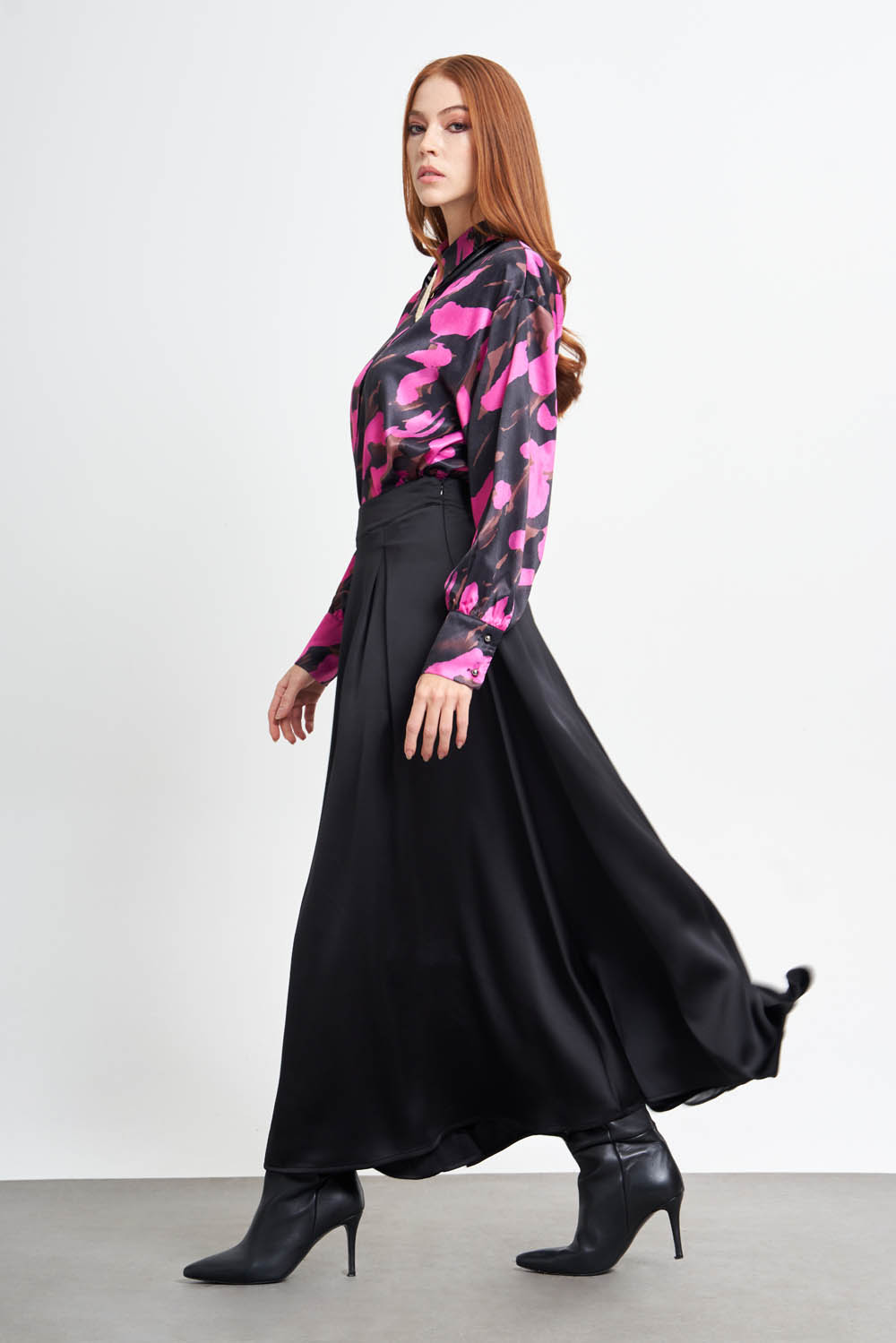 Mizalle Siyah Mor Damla Desenli Saten Tunik