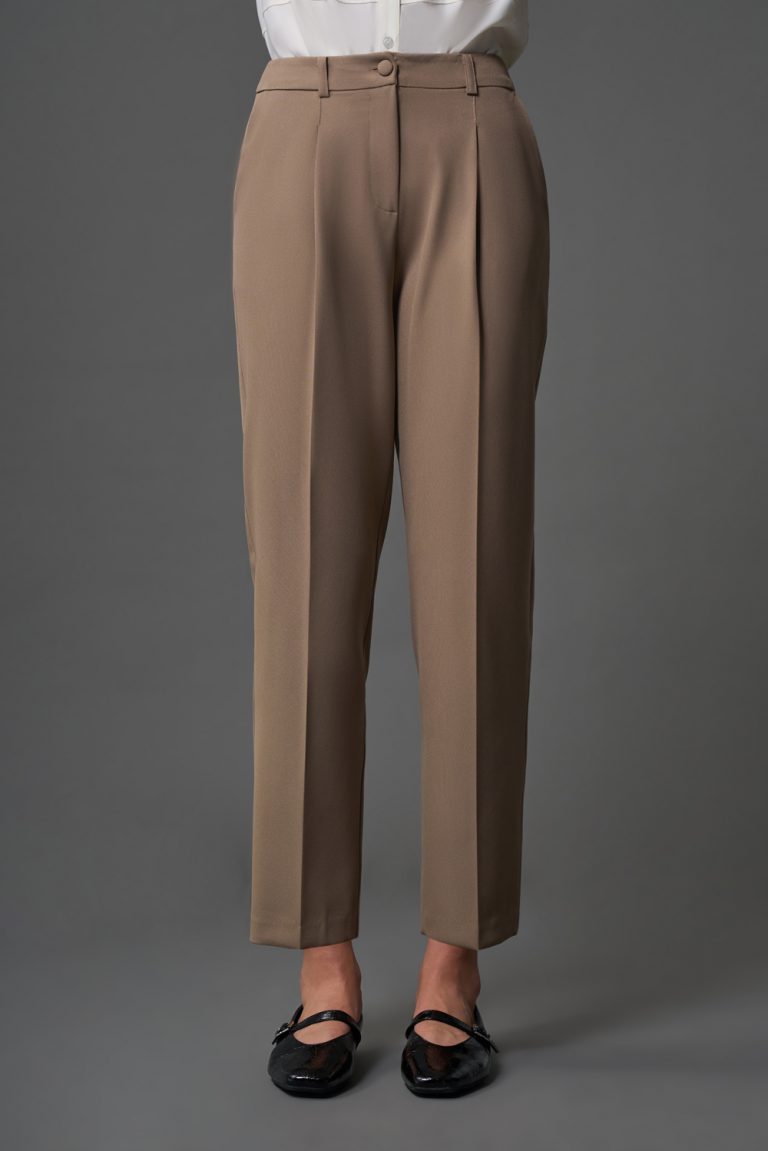 Mizalle Dar Paça Klasik Bej Rengi Kumaş Pantolon - Mizalle