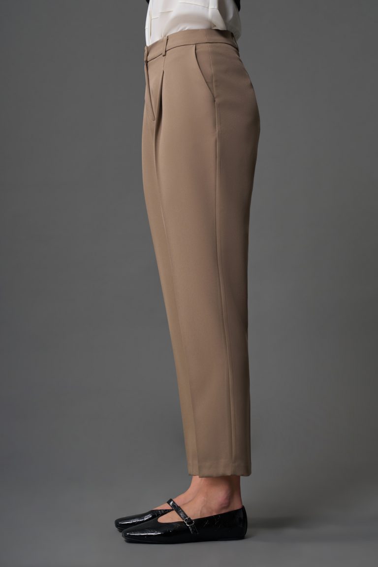 Mizalle Dar Paça Klasik Bej Rengi Kumaş Pantolon - Mizalle