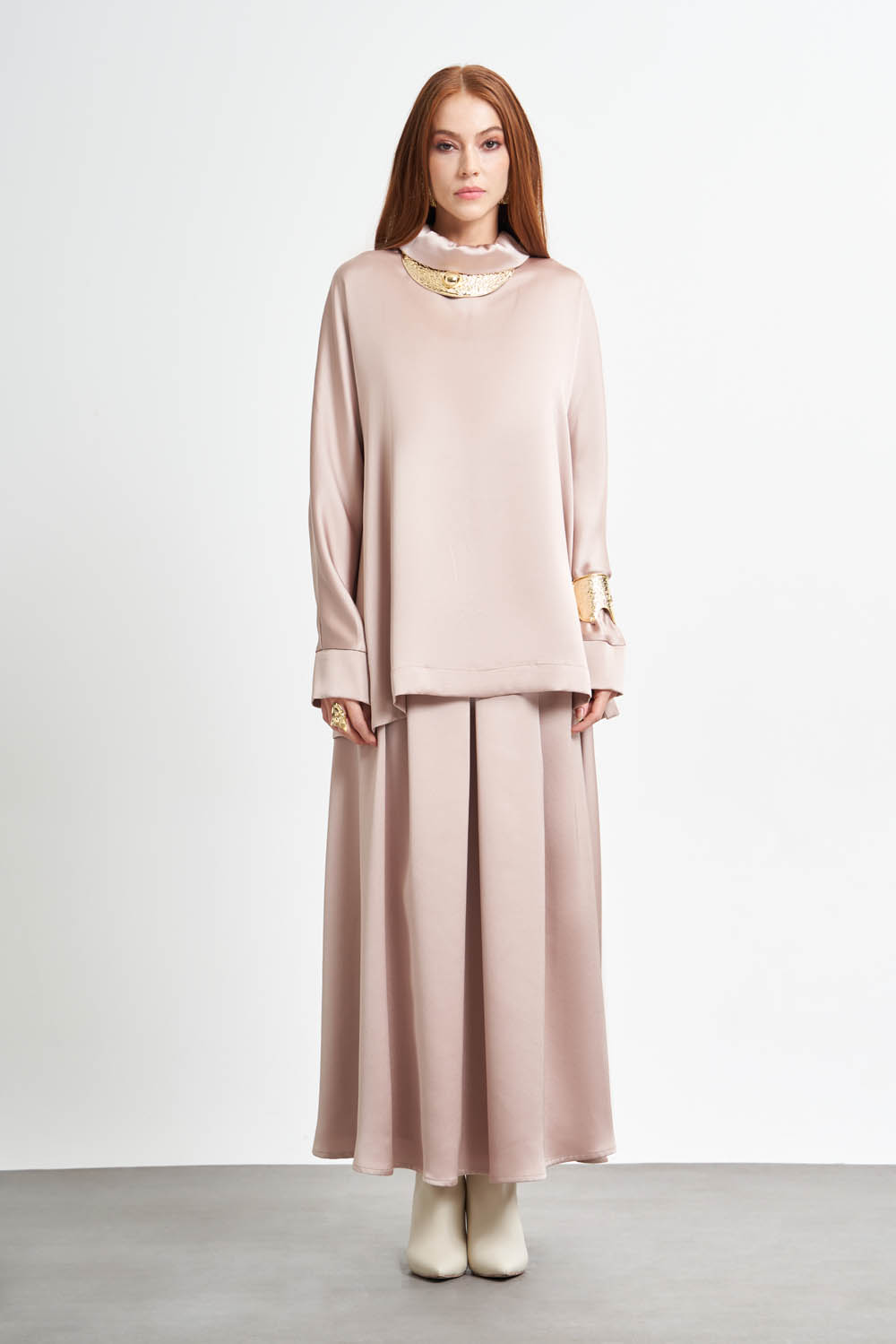 Mizalle Dik Degaje Yakalı Bej Rengi Saten Tunik - 4