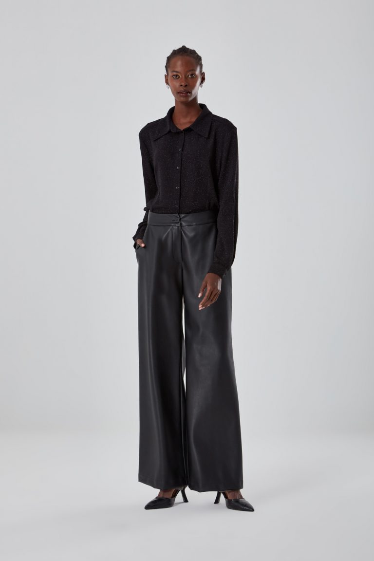 Mizalle Deri Görünümlü Geniş Paça Siyah Pantolon - Mizalle