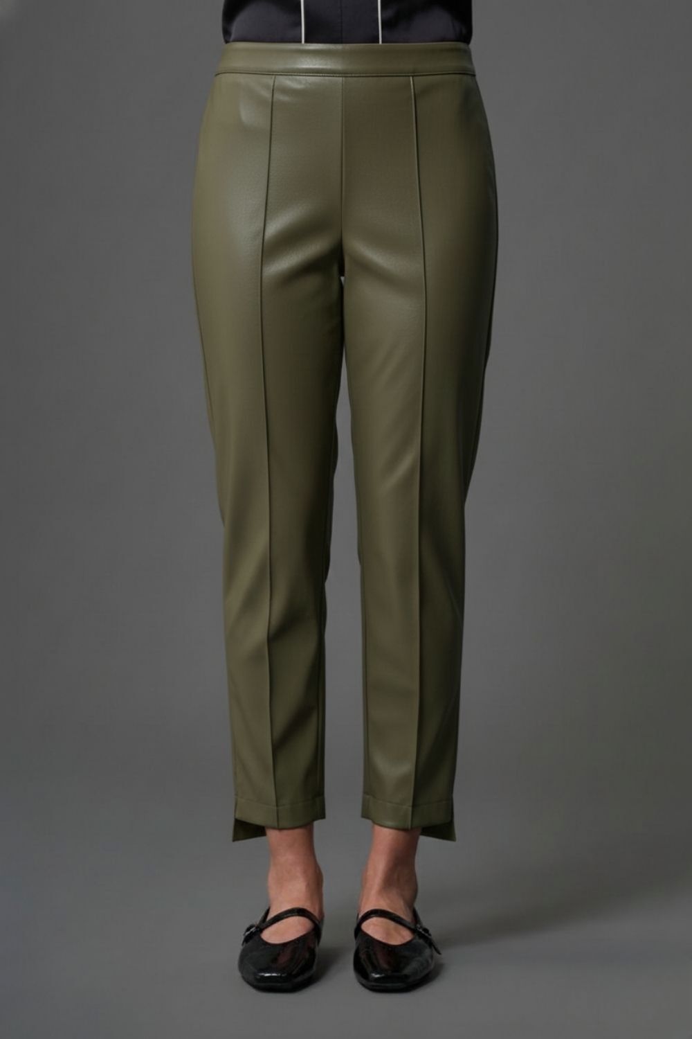Mizalle Paça Detaylı Deri Görünümlü Haki Pantolon - Mizalle