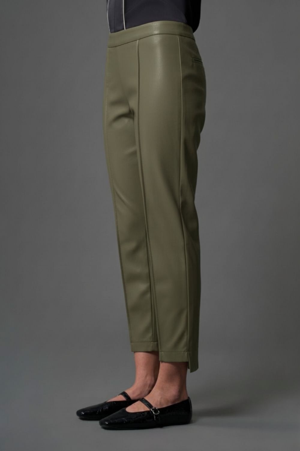 Mizalle Paça Detaylı Deri Görünümlü Haki Pantolon - Mizalle