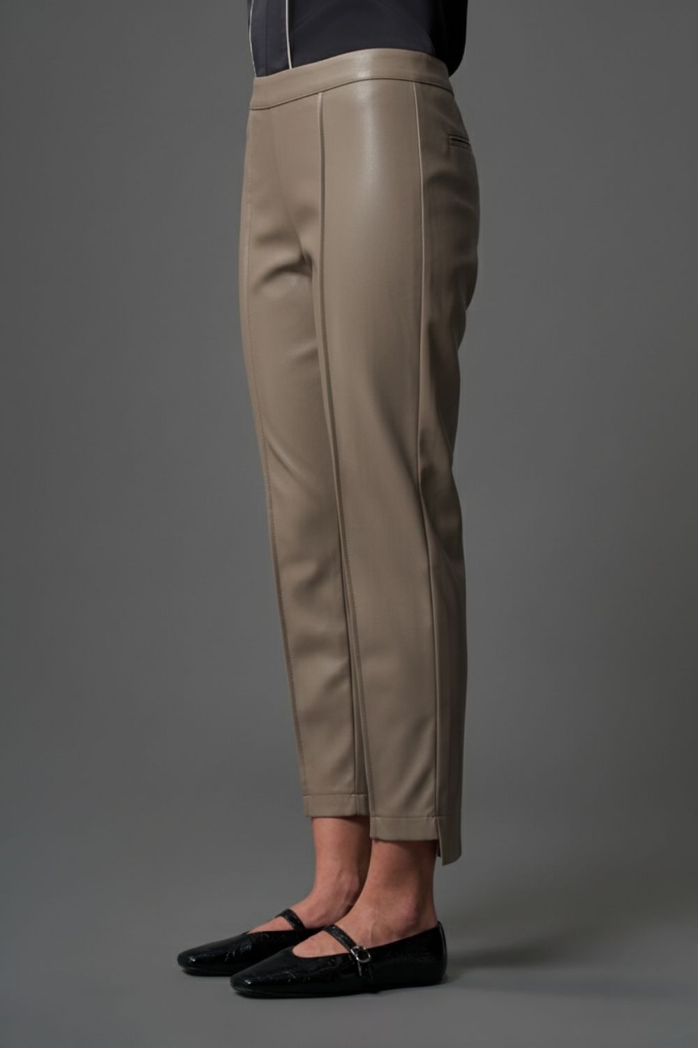 Mizalle Paça Detaylı Deri Görünümlü Açık Kahverengi Pantolon - Mizalle