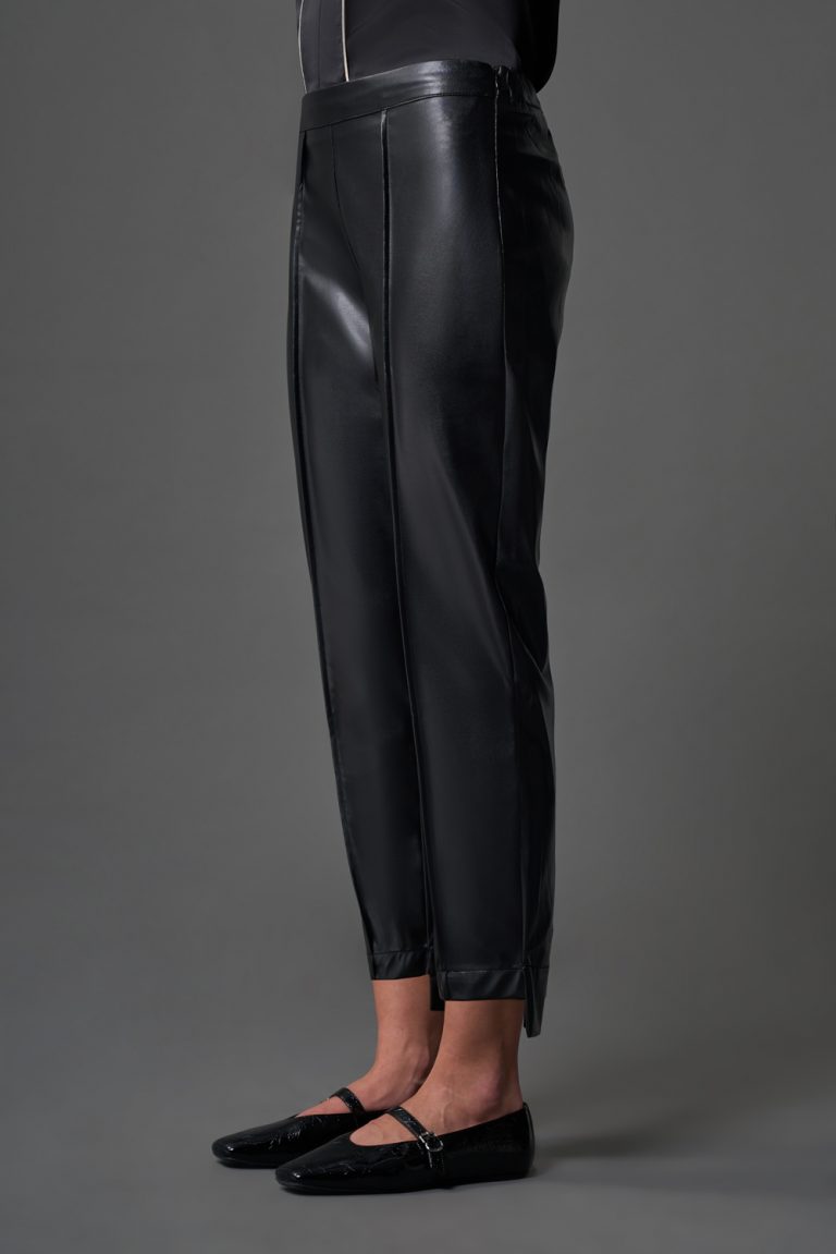 Mizalle Paça Detaylı Deri Görünümlü Siyah Pantolon - Mizalle