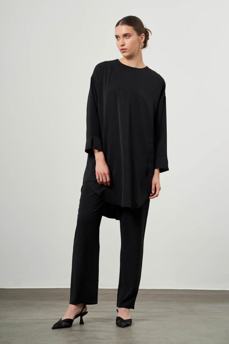Mizalle Yuvarlak Yaka Cepli Rahat Kalıp Siyah Tunik - Mizalle