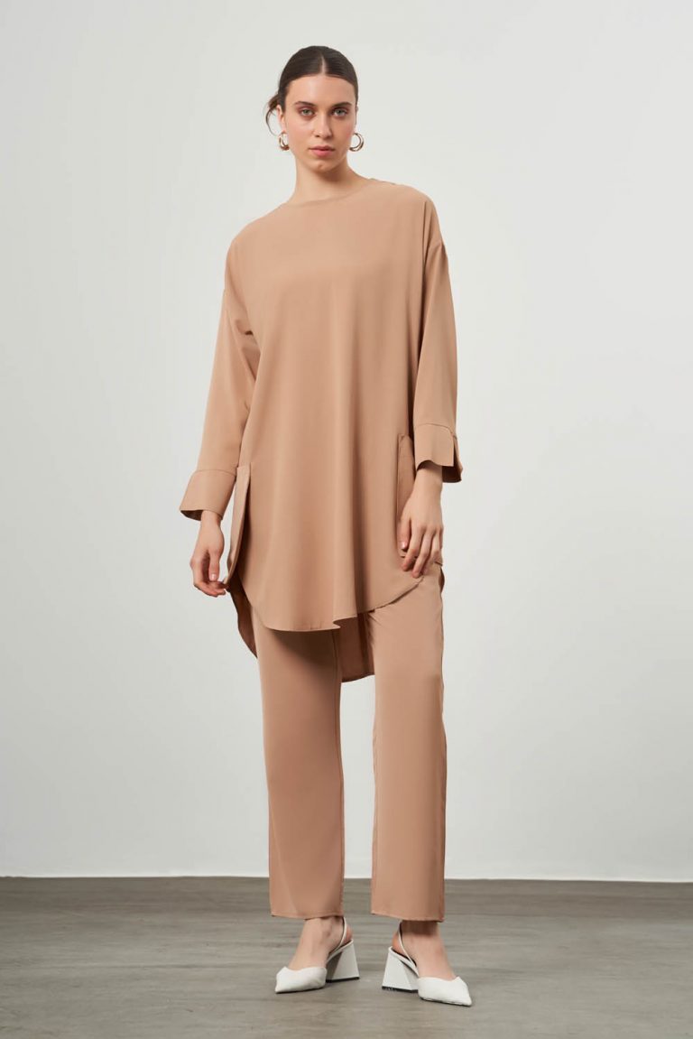 Mizalle Yuvarlak Yaka Cepli Rahat Kalıp Camel Tunik - Mizalle