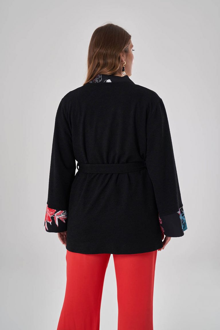 Mizalle Çiçek Deseni Detaylı Siyah Büyük Beden Kimono - Mizalle