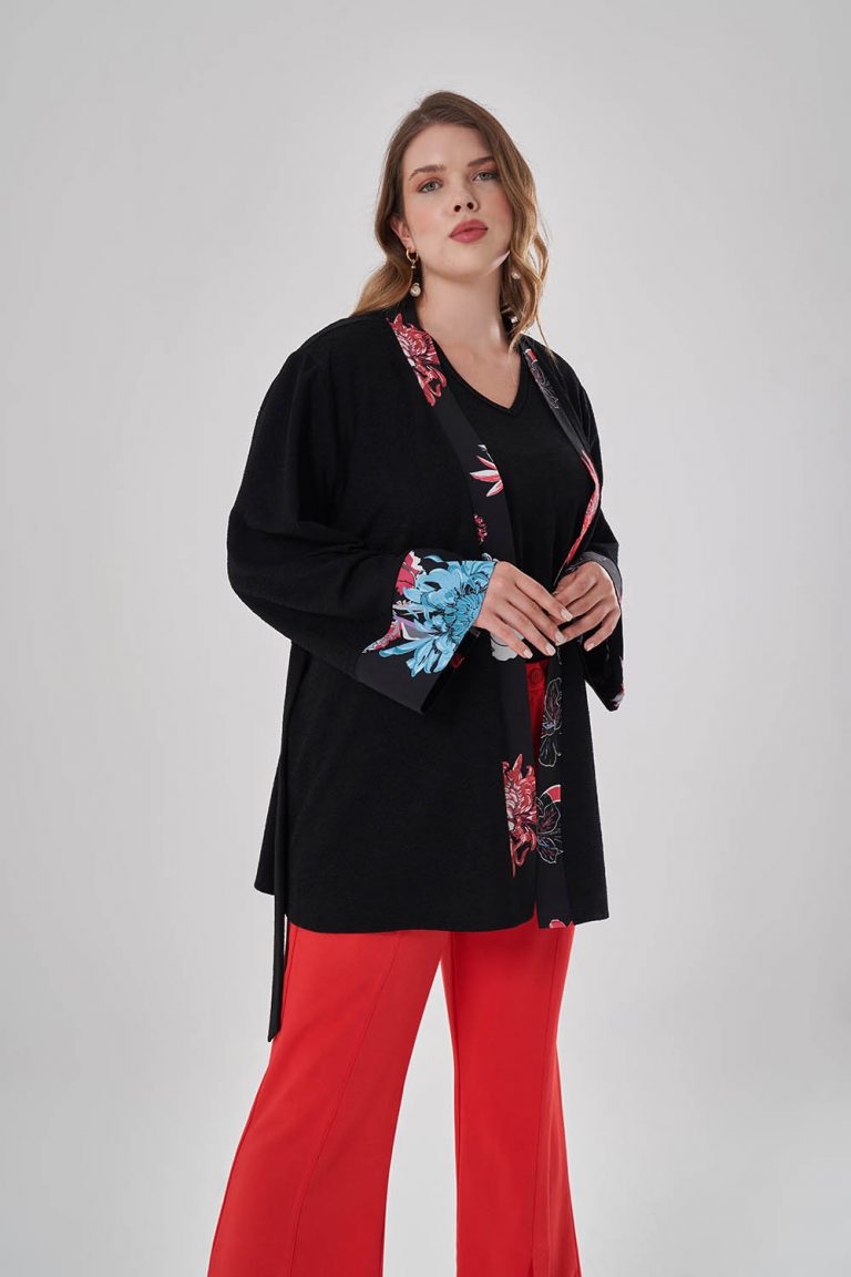 Mizalle Çiçek Deseni Detaylı Siyah Büyük Beden Kimono - Mizalle