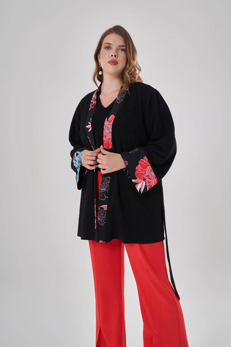 Mizalle Çiçek Deseni Detaylı Siyah Büyük Beden Kimono - Mizalle