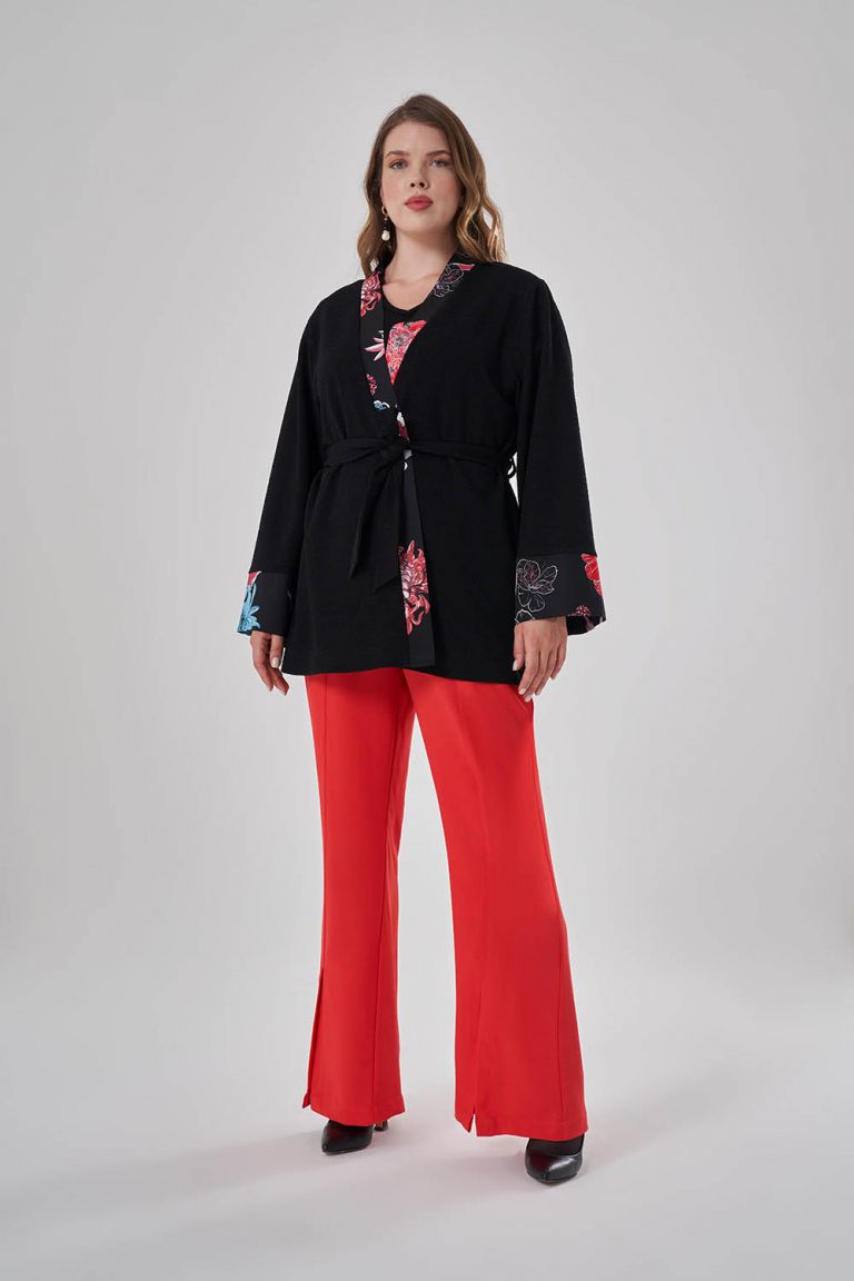 Mizalle Çiçek Deseni Detaylı Siyah Büyük Beden Kimono - Mizalle