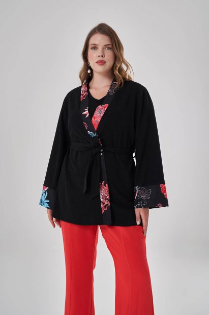 Mizalle Çiçek Deseni Detaylı Siyah Büyük Beden Kimono - Mizalle