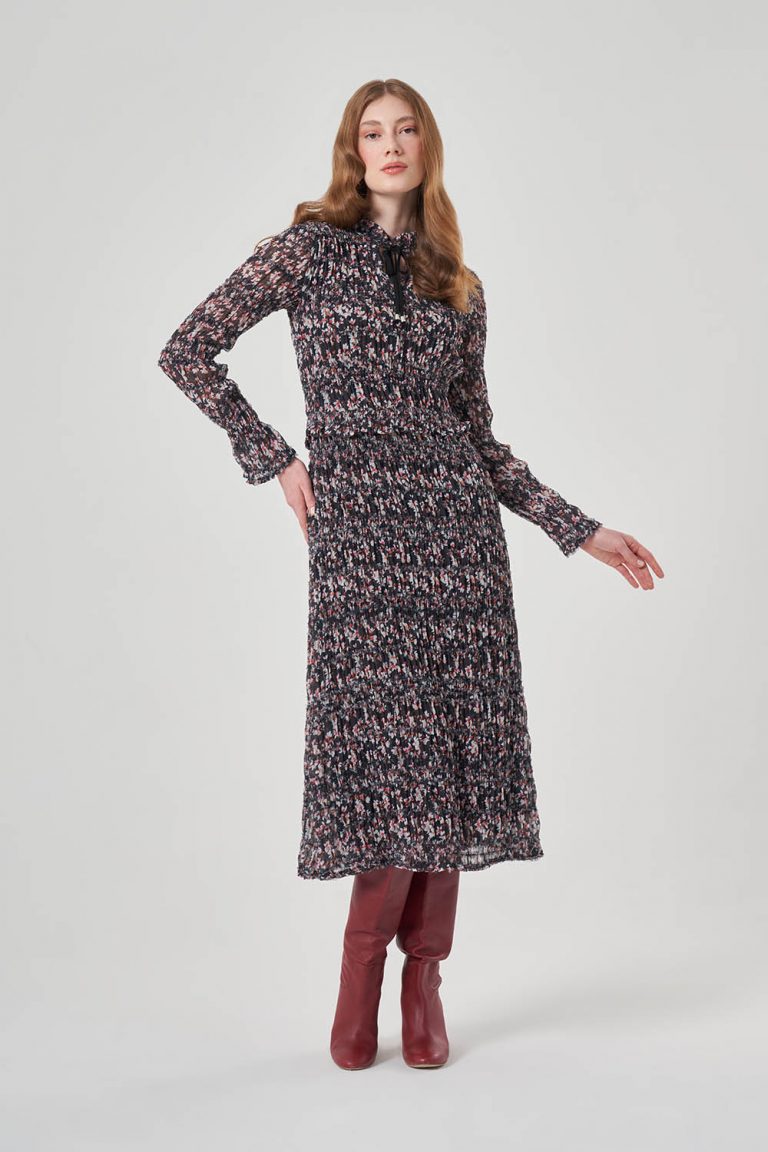 Mizalle Siyah Çiçek Desenli İnce Büzgülü Midi Elbise - Mizalle