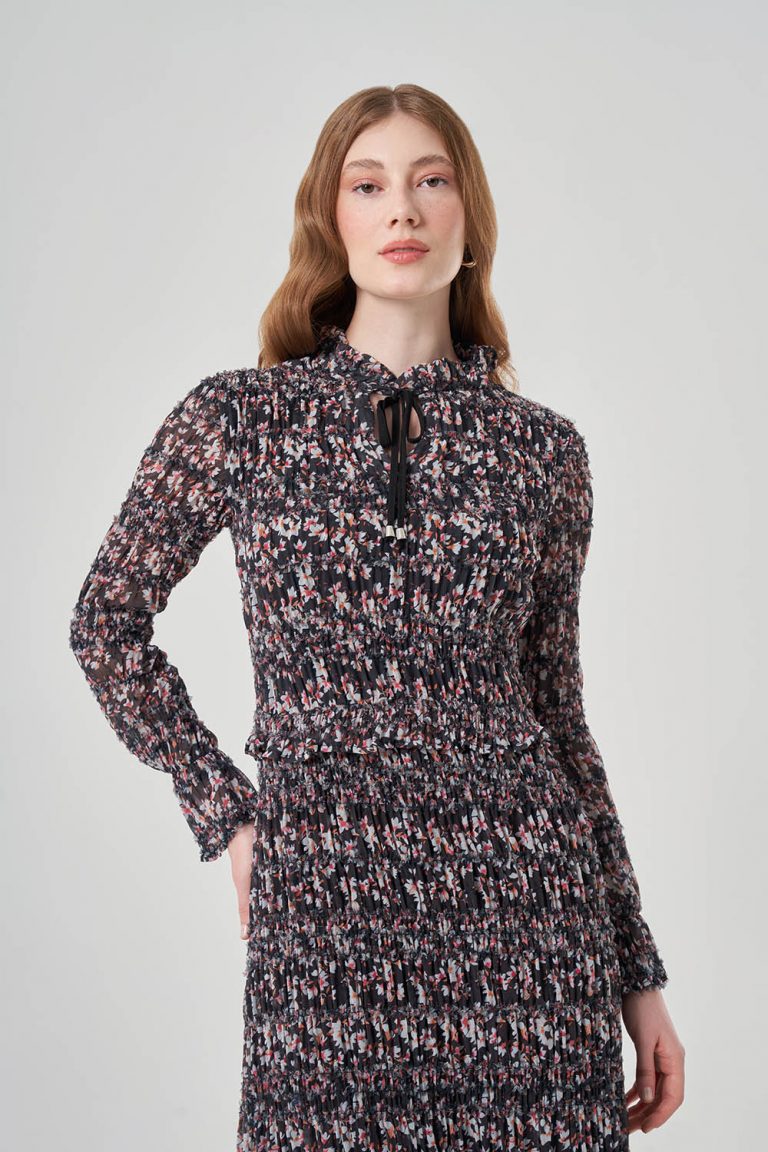 Mizalle Siyah Çiçek Desenli İnce Büzgülü Midi Elbise - Mizalle