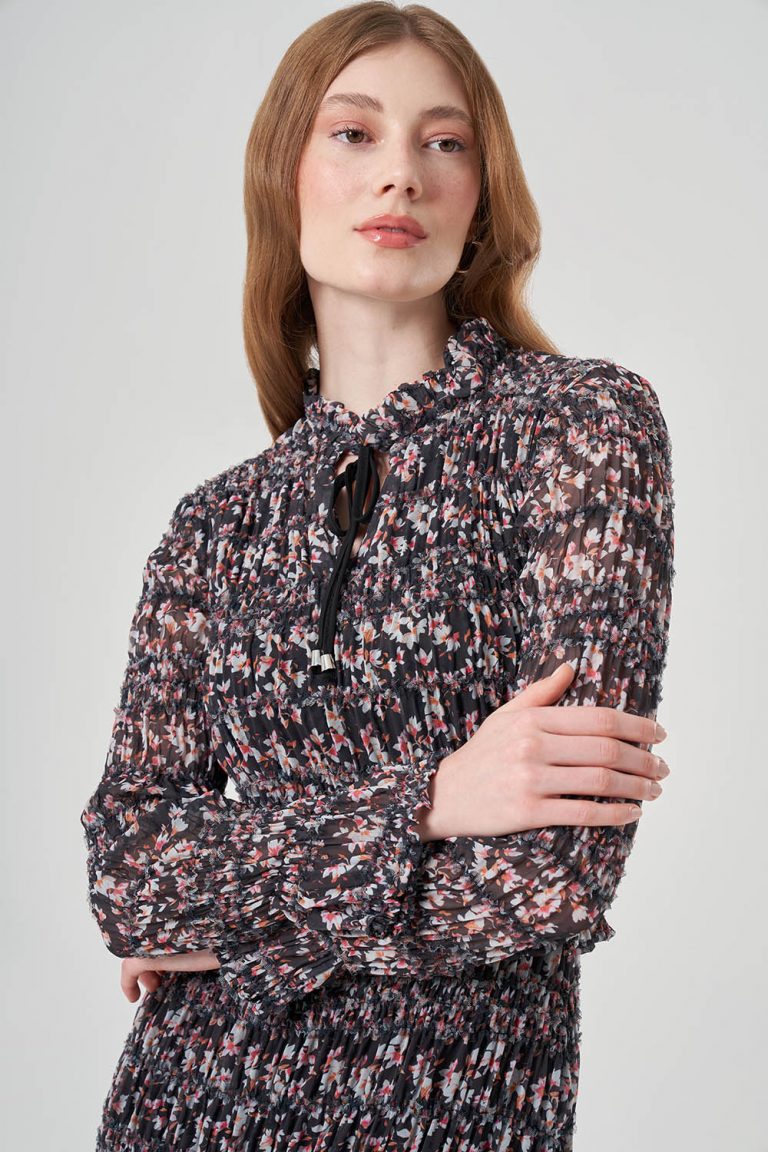 Mizalle Siyah Çiçek Desenli İnce Büzgülü Midi Elbise - Mizalle