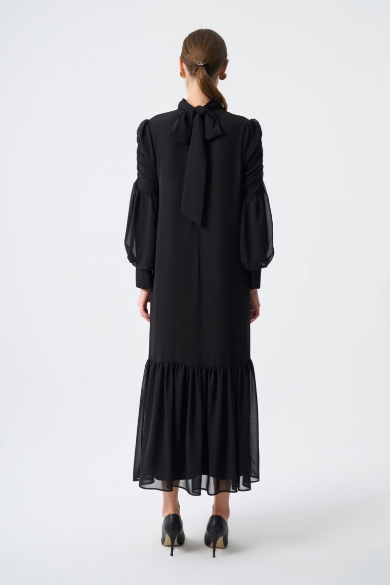 Mizalle Kolları Drapeli Etek Ucu Volanlı Siyah Maksi Şifon Elbise - Mizalle