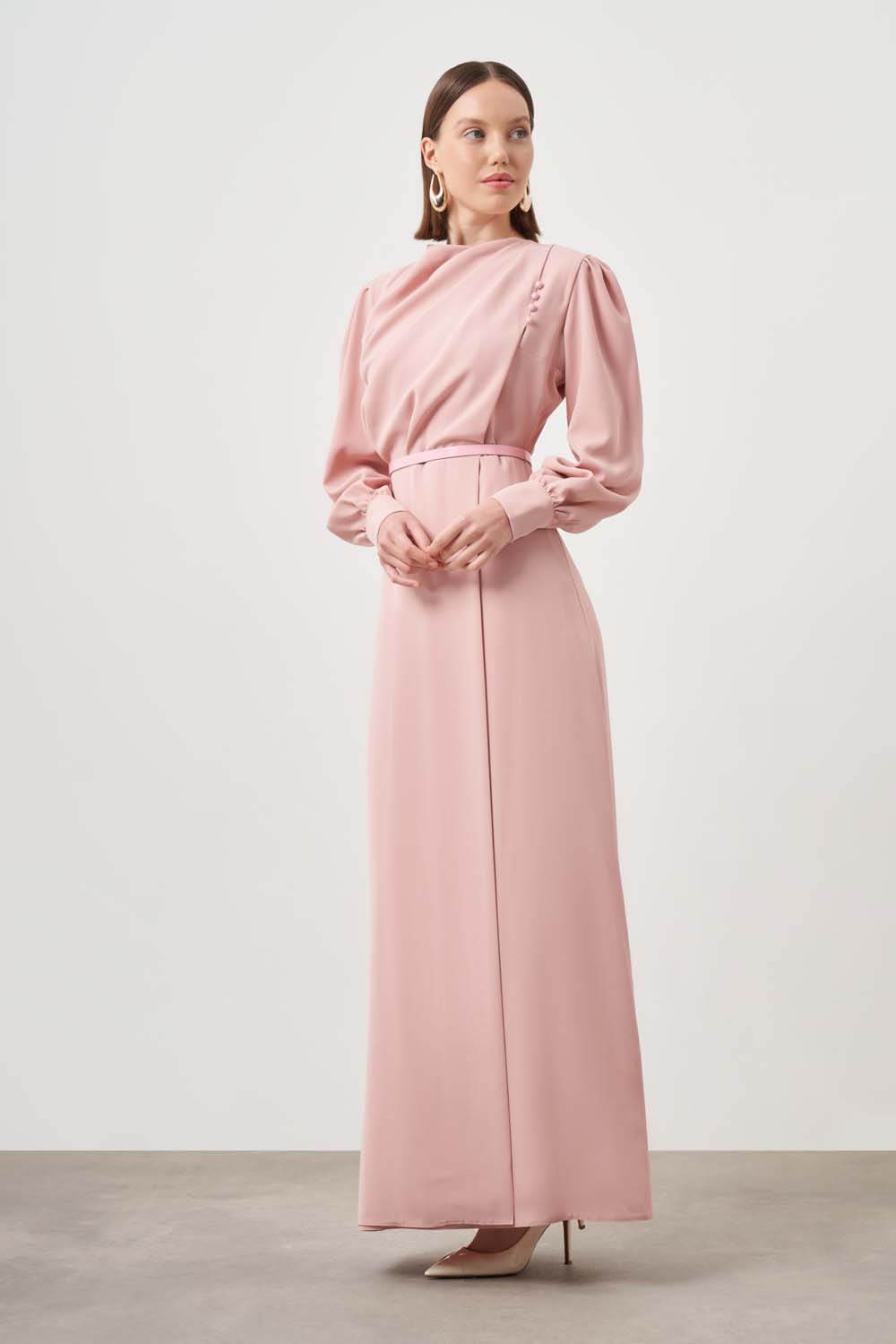 Mizalle Düğme Detaylı Pudra Pembe Krep Tesettür Abiye Elbise - Mizalle