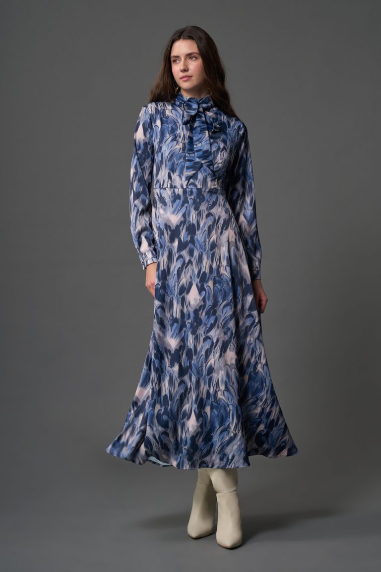 Mizalle Mavi Elips Desenli Fular Yaka Maksi Evaze Elbise - Mizalle