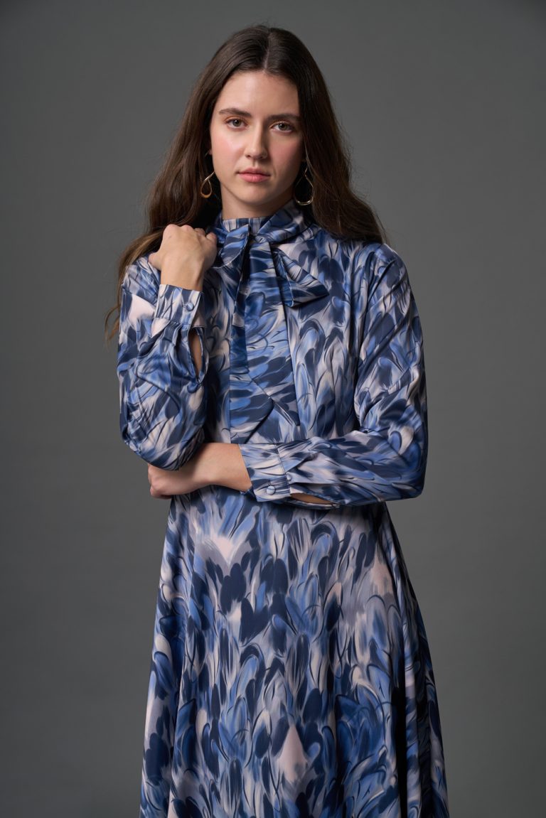 Mizalle Mavi Elips Desenli Fular Yaka Maksi Evaze Elbise - Mizalle