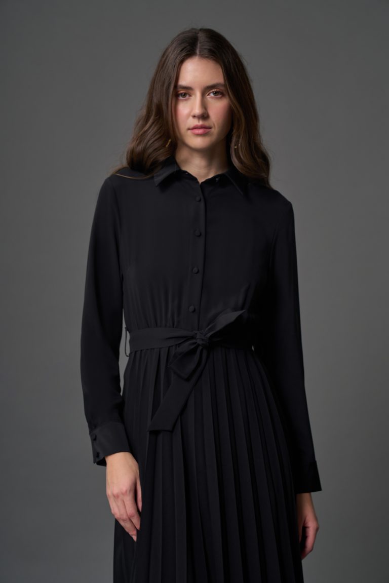 Mizalle Gömlek Yaka İnce Pliseli Etekli Maksi Siyah Elbise - Mizalle