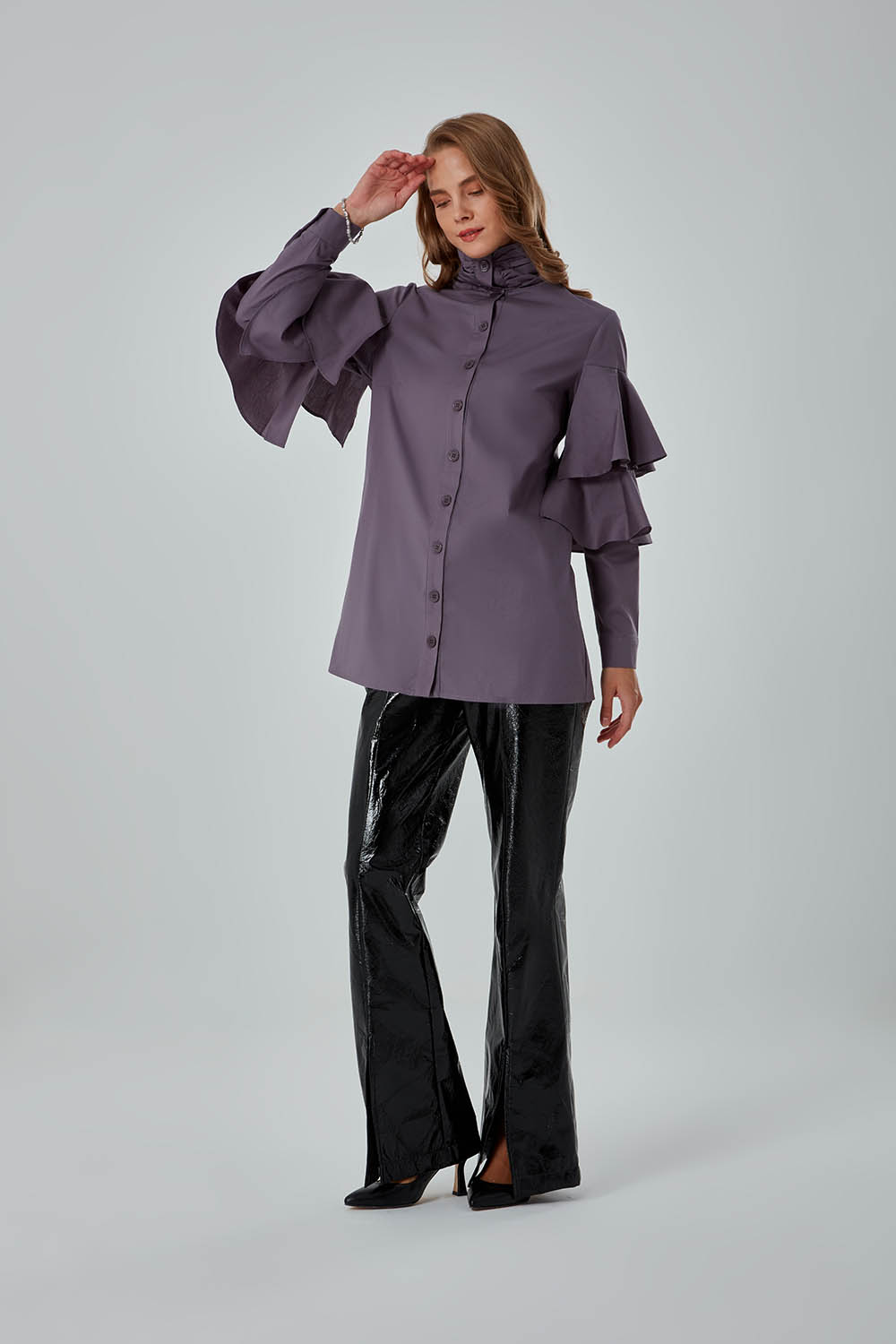 Mizalle Dik Yaka Çift Volanlı Kol Detaylı Gri Rahat Kesim Gömlek Mizalle Dik Yaka Çift Volanlı Kol Detaylı Gri Rahat Kesim Gömlek