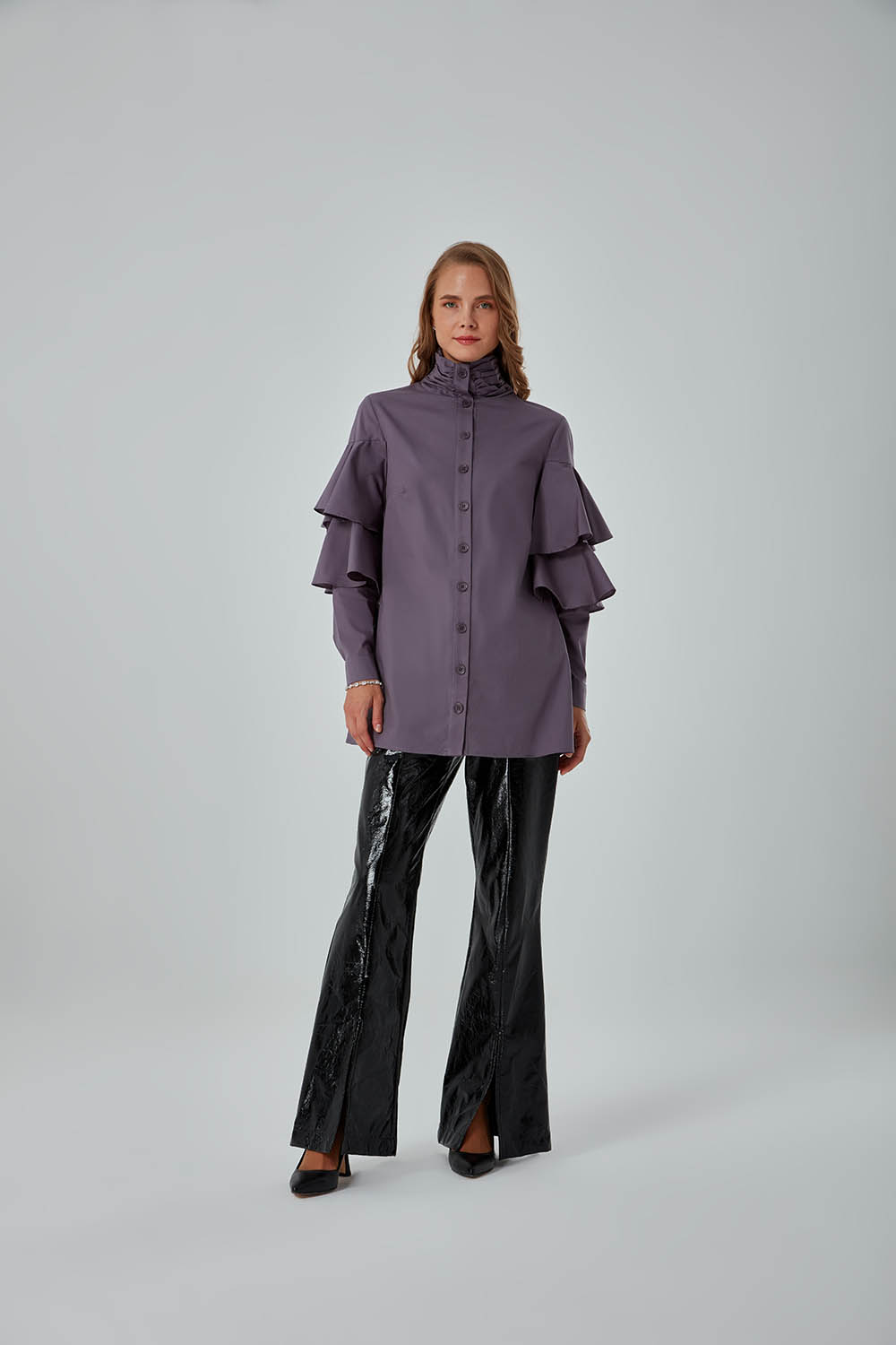 Mizalle Dik Yaka Çift Volanlı Kol Detaylı Gri Rahat Kesim Gömlek Mizalle Dik Yaka Çift Volanlı Kol Detaylı Gri Rahat Kesim Gömlek