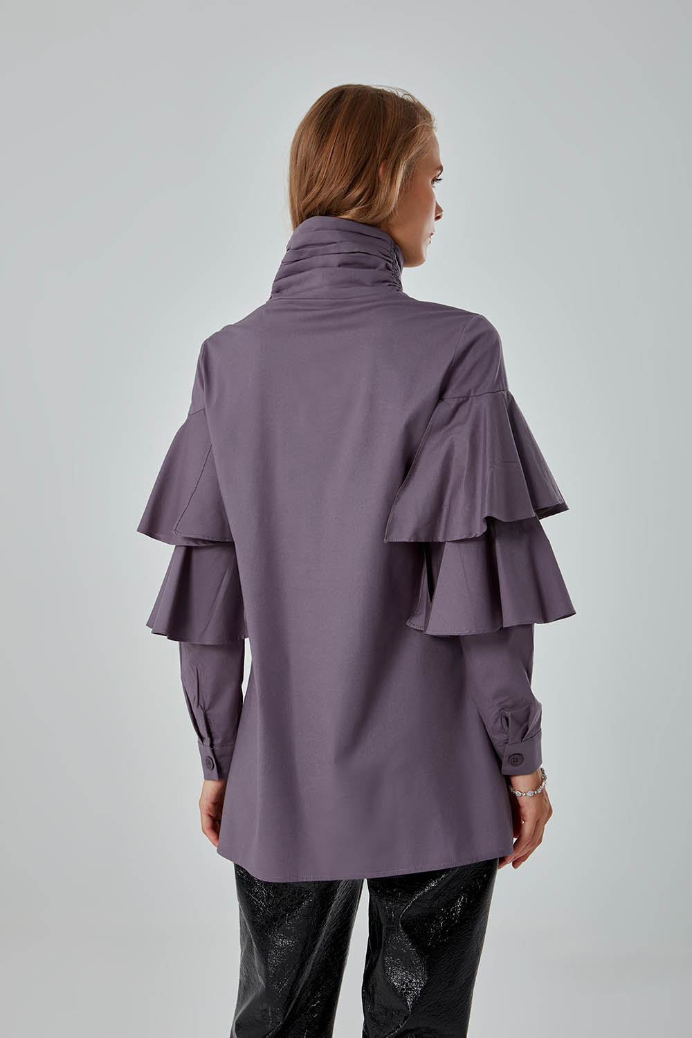 Mizalle Dik Yaka Çift Volanlı Kol Detaylı Gri Rahat Kesim Gömlek Mizalle Dik Yaka Çift Volanlı Kol Detaylı Gri Rahat Kesim Gömlek