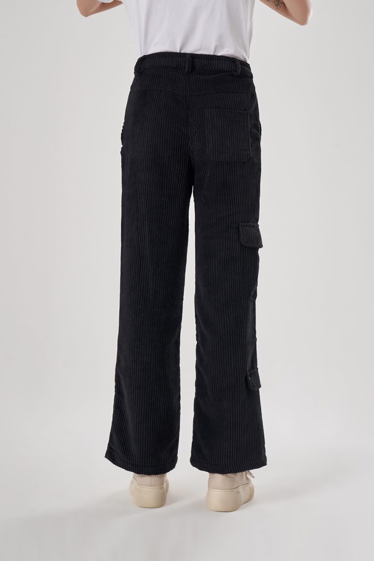 Mizalle Yandan Cepli Siyah İnce Fitilli Kadife Pantolon - Mizalle