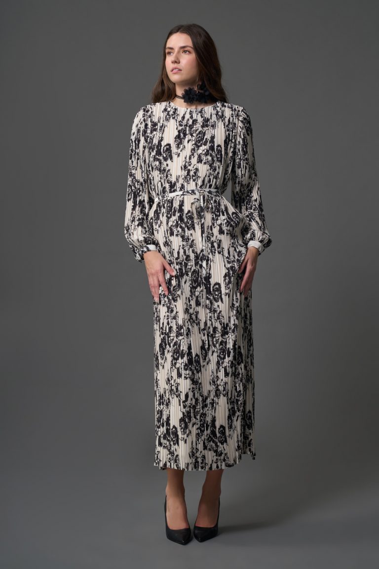 Mizalle Bej Rengi Desenli Full Pliseli Yuvarlak Yaka Maksi Elbise - Mizalle