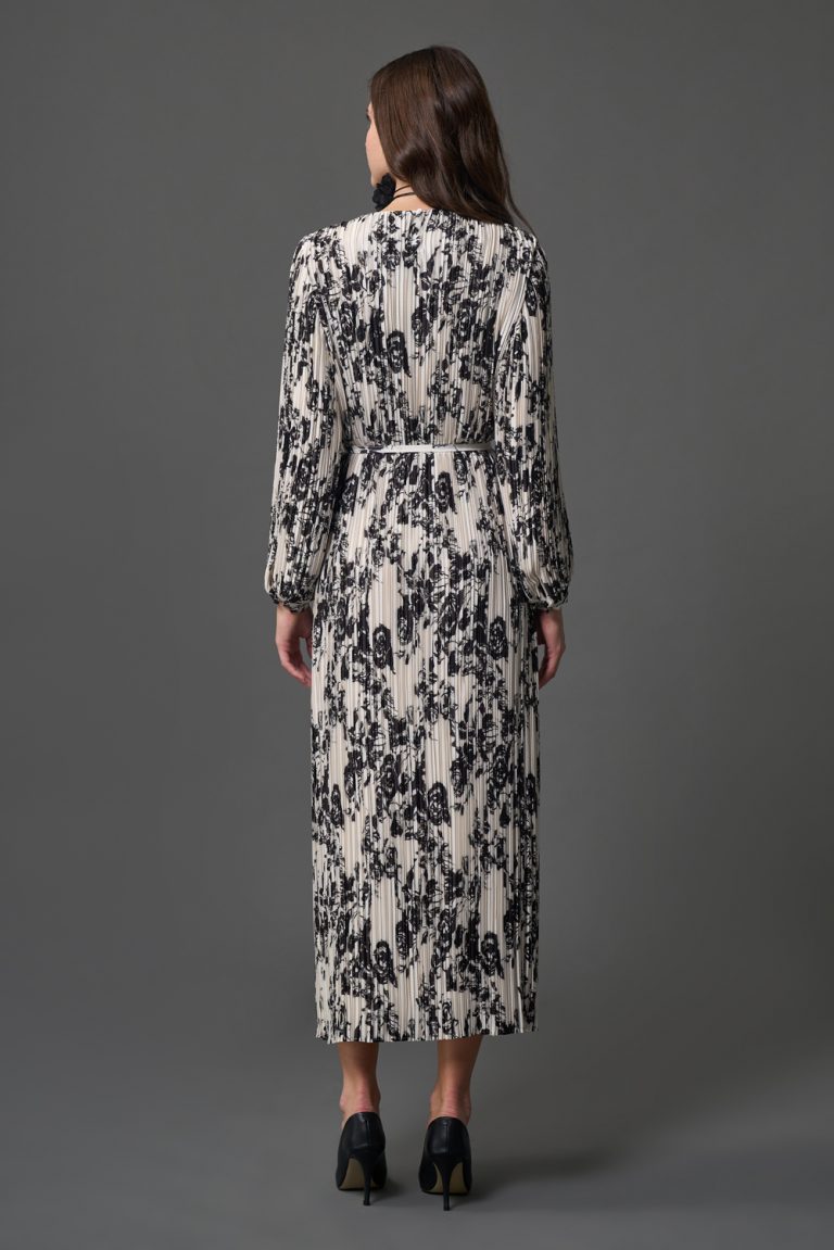 Mizalle Bej Rengi Desenli Full Pliseli Yuvarlak Yaka Maksi Elbise - Mizalle