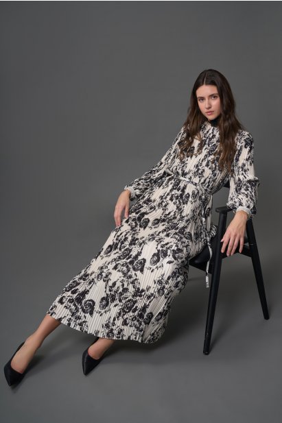 Mizalle Bej Rengi Desenli Full Pliseli Yuvarlak Yaka Maksi Elbise - Mizalle