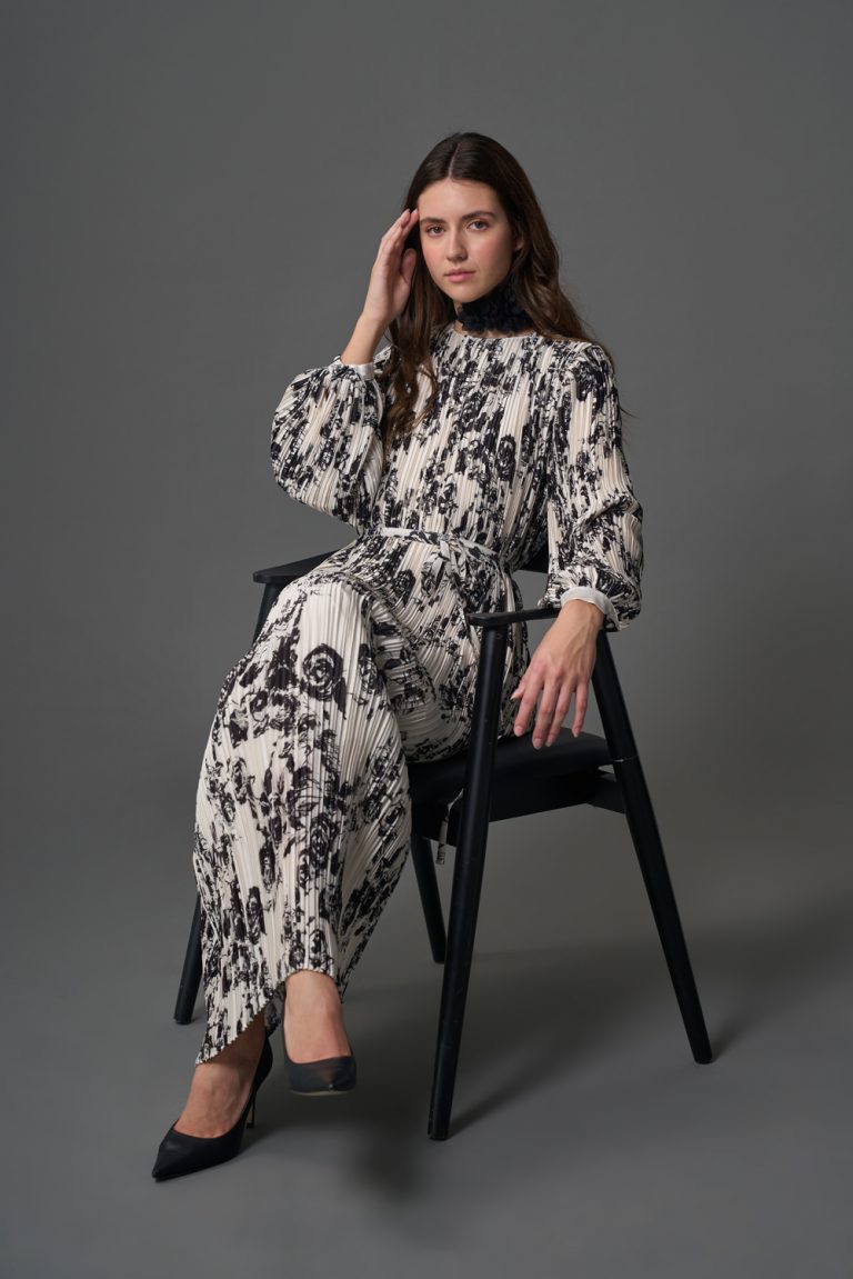 Mizalle Bej Rengi Desenli Full Pliseli Yuvarlak Yaka Maksi Elbise - Mizalle