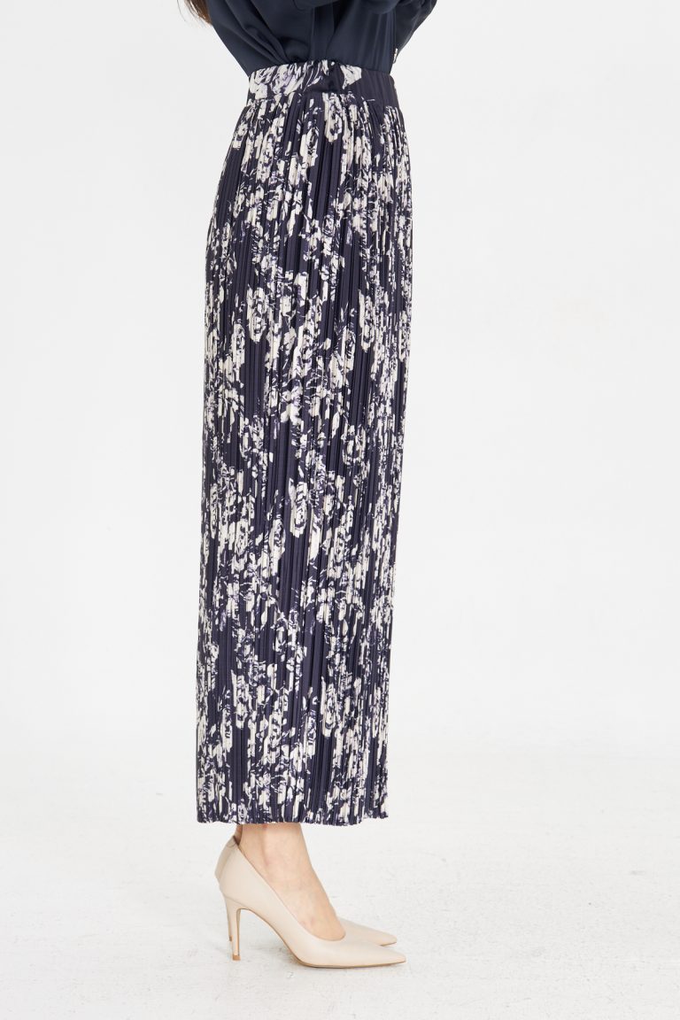 Mizalle Full İnce Piliseli Lacivert Desenli Uzun Etek - Mizalle