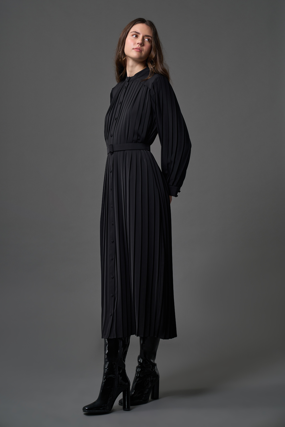Mizalle Siyah Hakim Yaka İnce pliseli Maksi Şifon Elbise - Mizalle