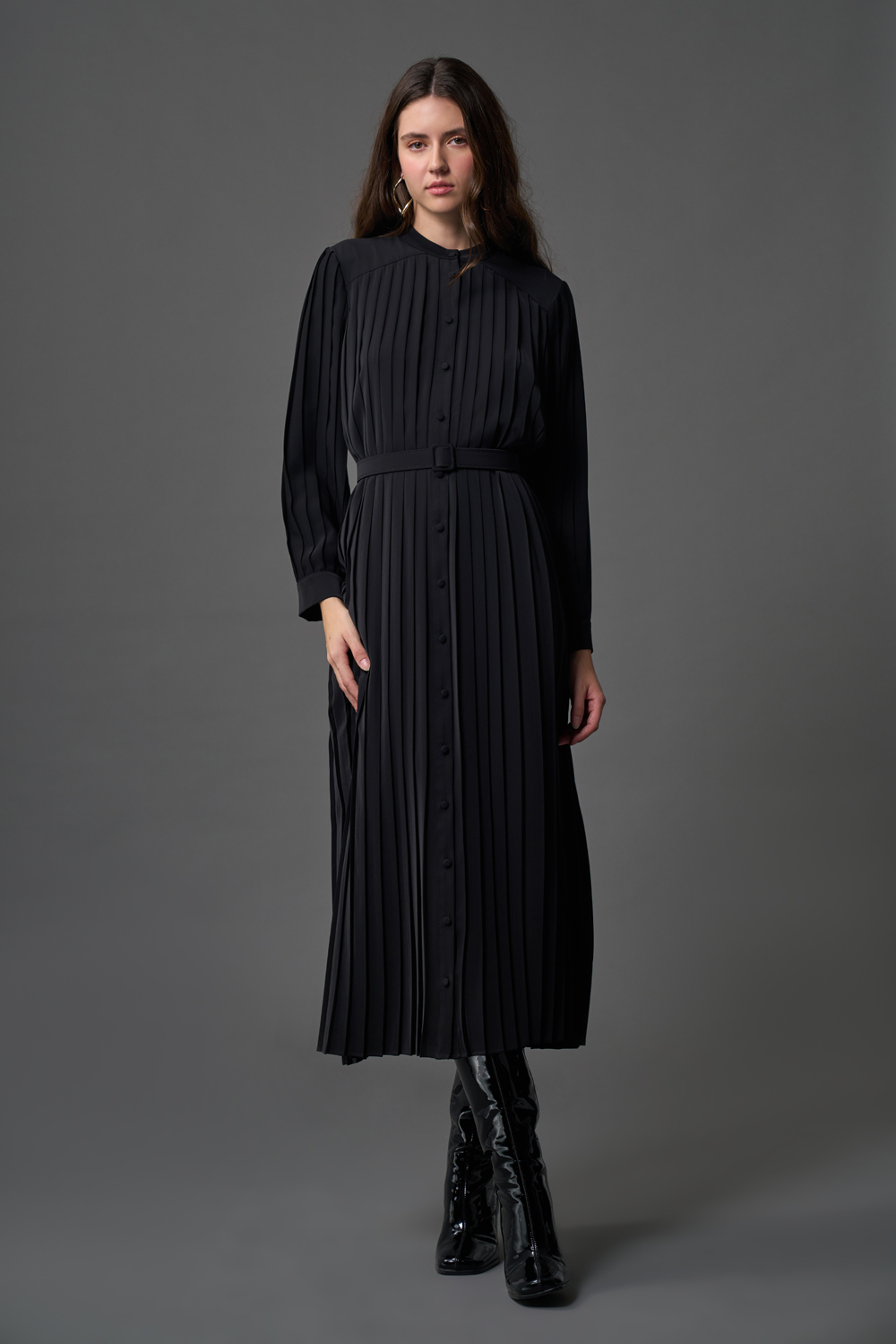 Mizalle Siyah Hakim Yaka İnce pliseli Maksi Şifon Elbise - 3