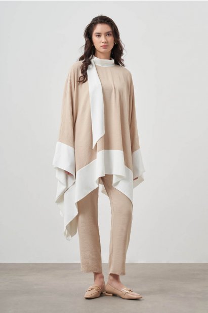 Mizalle Beyaz Bej Renk Bloklu Yarasa Kollu Pelerin Tunik - Mizalle