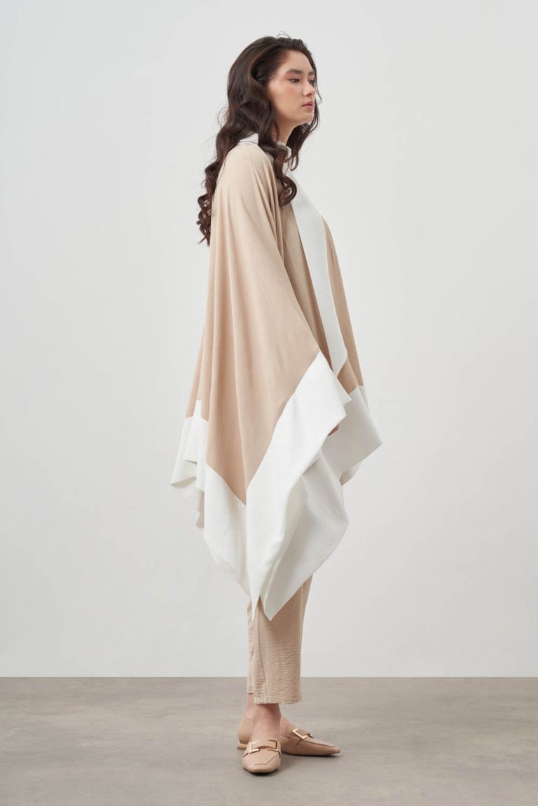 Mizalle Beyaz Bej Renk Bloklu Yarasa Kollu Pelerin Tunik - Mizalle