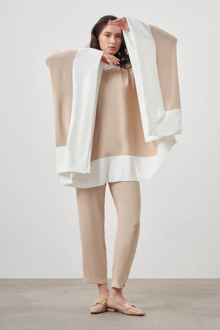 Mizalle Beyaz Bej Renk Bloklu Yarasa Kollu Pelerin Tunik - Mizalle