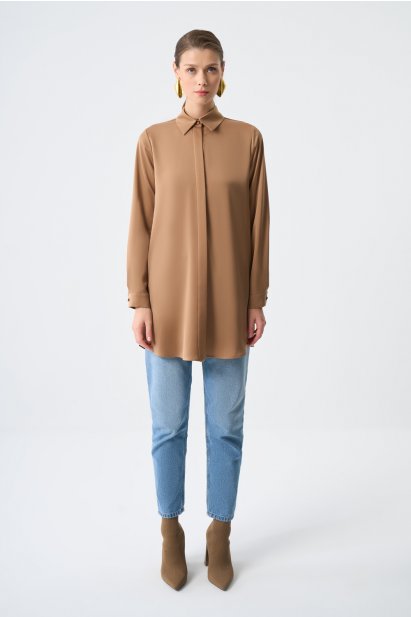 Mizalle Gizli Düğmeli Kahverengi Saten Tunik - Mizalle