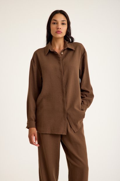 Mizalle Keten Dokulu Yazlık Rahat Kesimli Kahverengi Gömlek - Mizalle