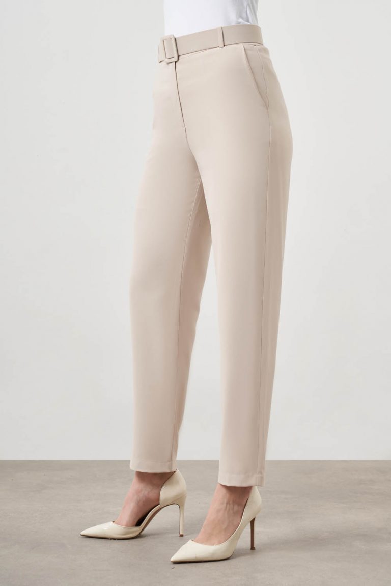 Mizalle Kemerli Klasik Bej Rengi Kumaş Pantolon - Mizalle