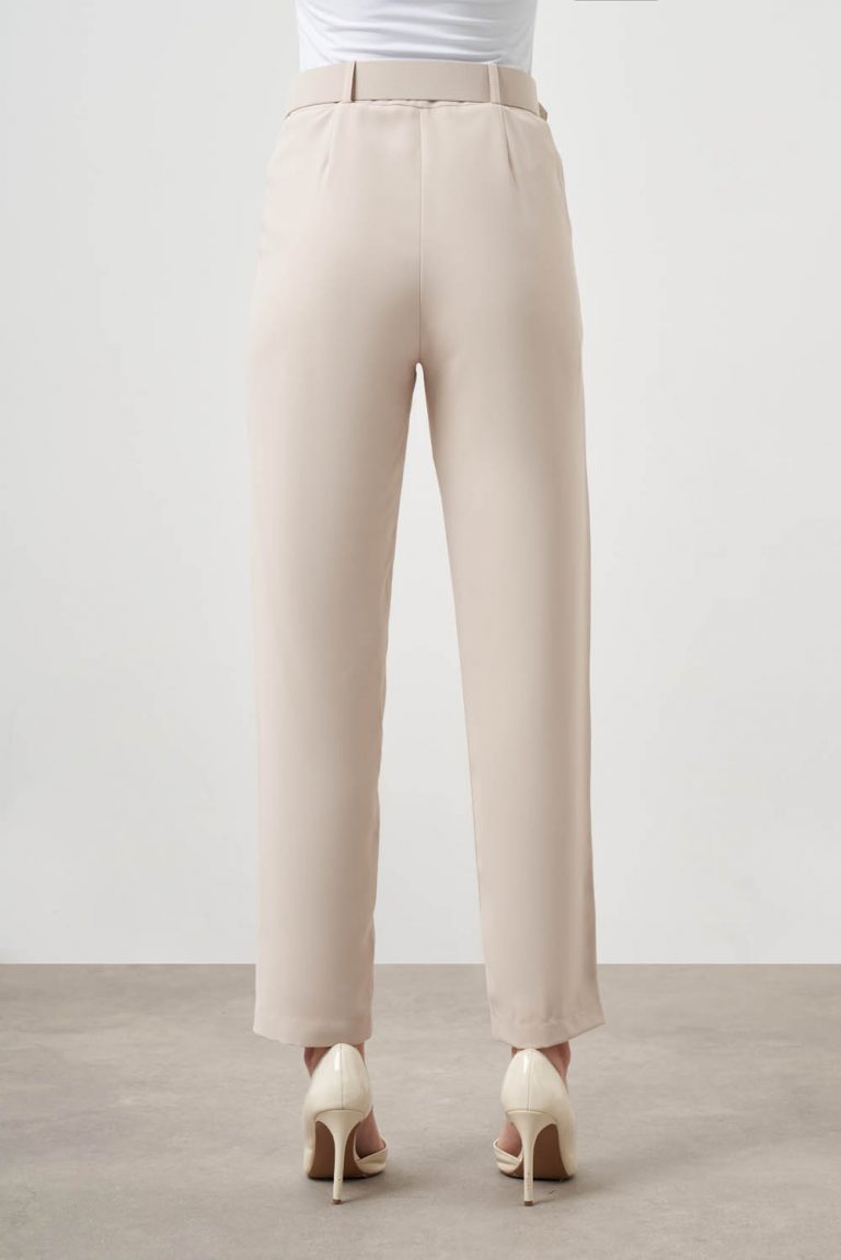 Mizalle Kemerli Klasik Bej Rengi Kumaş Pantolon - Mizalle