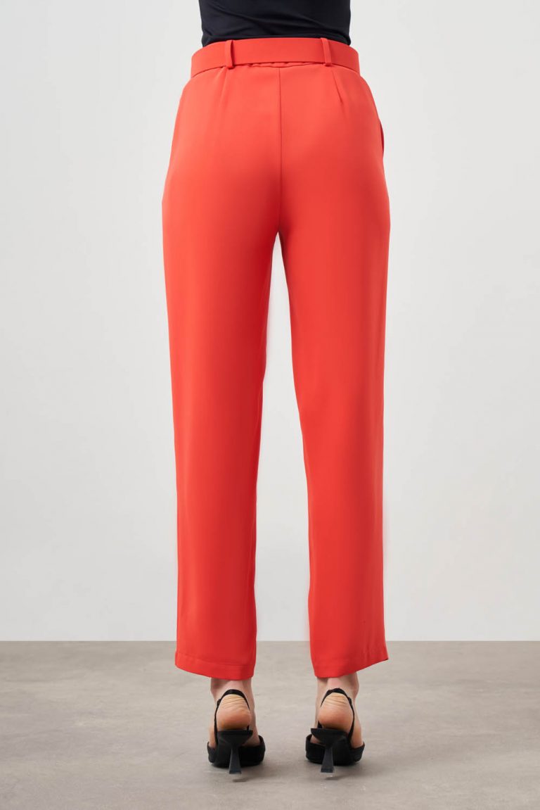 Mizalle Kemerli Klasik Nar Çiçeği Kumaş Pantolon - Mizalle