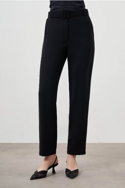Mizalle Kemerli Klasik Siyah Kumaş Pantolon - Mizalle