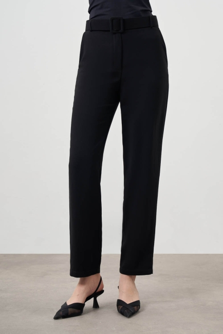 Mizalle - Mizalle Kemerli Klasik Siyah Kumaş Pantolon Mizalle - Mizalle Kemerli Klasik Siyah Kumaş Pantolon