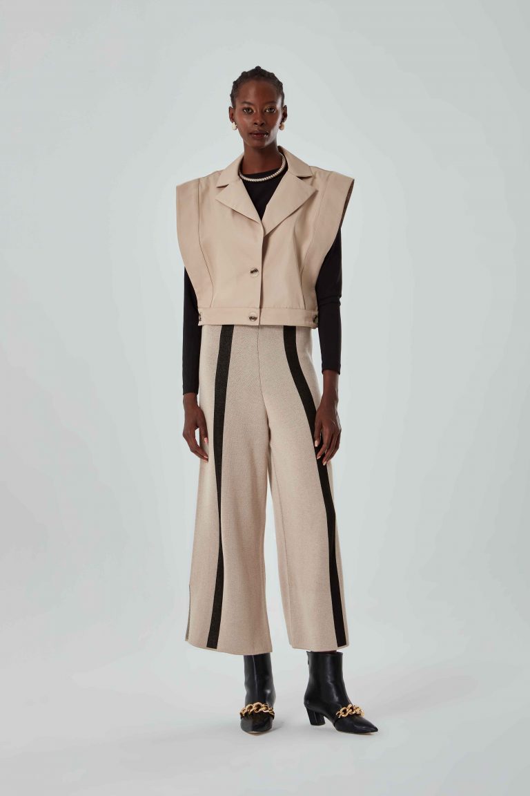 Mizalle Geniş Kesim Kısa Bej Rengi Tasarım Yelek - Mizalle