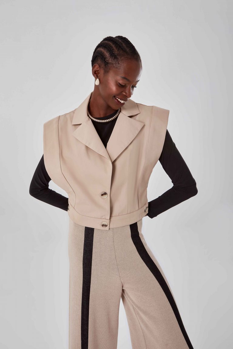 Mizalle Geniş Kesim Kısa Bej Rengi Tasarım Yelek - Mizalle