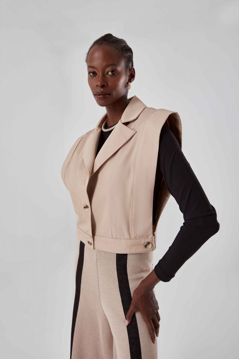 Mizalle Geniş Kesim Kısa Bej Rengi Tasarım Yelek - Mizalle