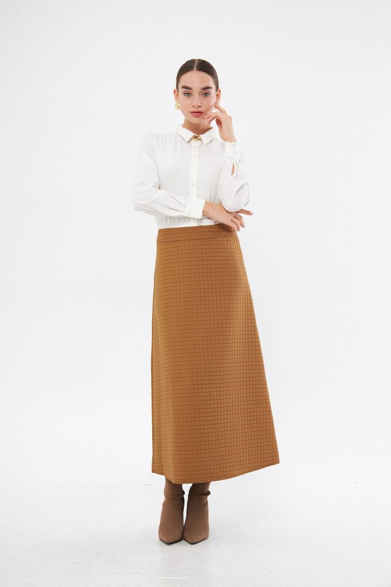 Mizalle Kapitone Görünümlü A kesim Uzun Taba Rengi Etek - Mizalle