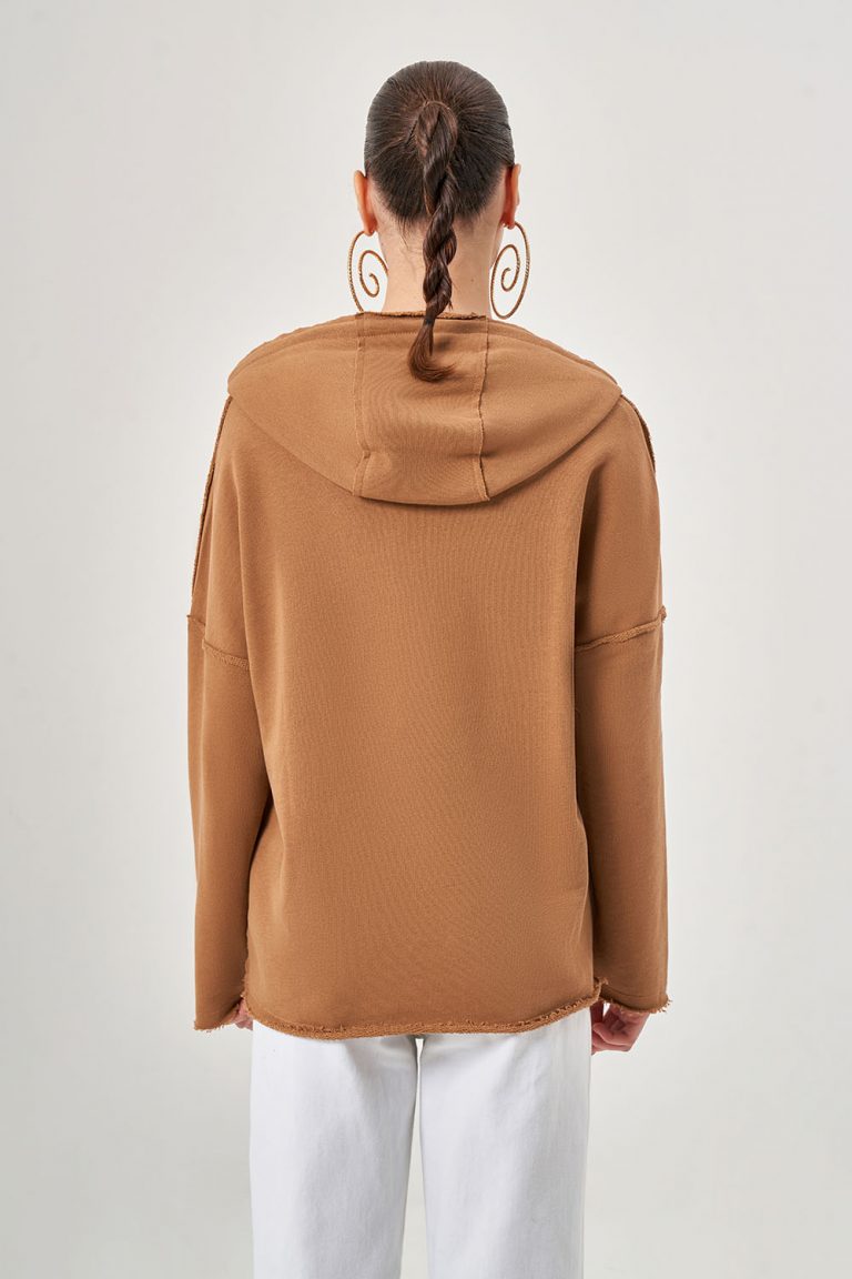 Mizalle Kapüşonlu Kesik Detaylı Camel Sweatshirt - Mizalle